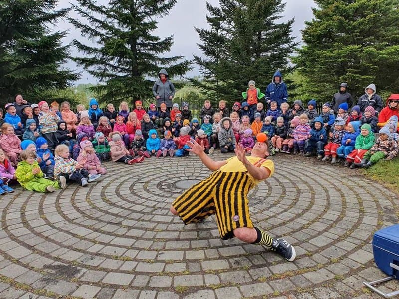 Wally Trúður, mynd 1